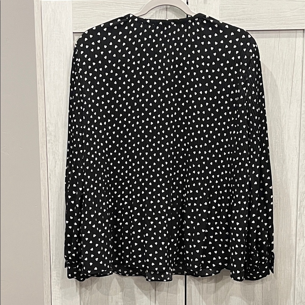 Adrianna Papell Black and White Heart Blouse - Picture 5 of 7